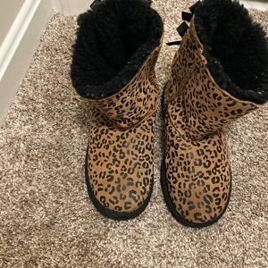 Girls leopard Uggs